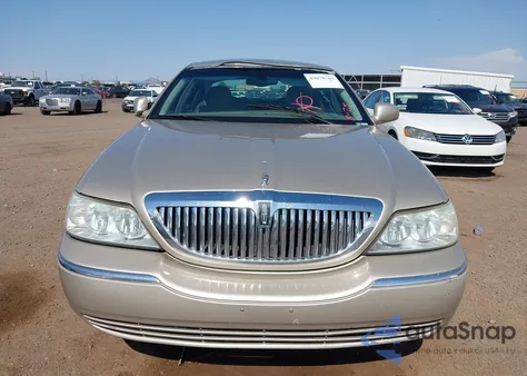 2005 Lincoln Town Car Signature из США, поврежденный, VIN 1LNHM81W95Y605745